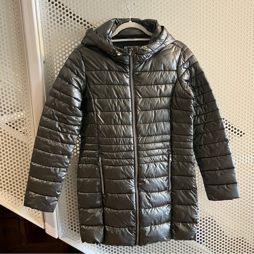 Puffer Jacket Women’s Lightweight Hooded Zip up Size Small in Silver Gray